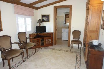 https://cdn.resales-online.com/public/92cqrna9i0/properties/riwwdvwlattggcv/w1200/15-11d12f2f454f2f5e9b981fdd8b901d51.jpg?v=1674664291