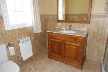 https://cdn.resales-online.com/public/92cqrna9i0/properties/riwwdvwlattggcv/w1200/19-d0ed7da2012a09046d307c195d98e7d6.jpg?v=1674664291