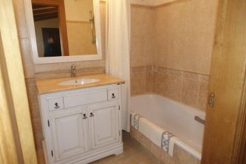https://cdn.resales-online.com/public/92cqrna9i0/properties/riwwdvwlattggcv/w1200/20-d1f7658cbe4ba6cd8666fec30fba80ad.jpg?v=1674664291