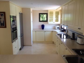 https://cdn.resales-online.com/public/87eii68kgm/properties/vtyrvzvjrwercte/w1200/3-e898b2bb2a2fdfd06d2c39894dce8316.jpg?v=1690553833