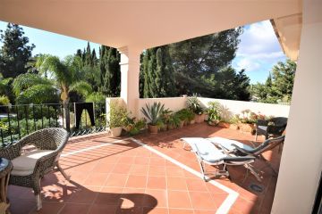 https://cdn.resales-online.com/public/92cqrna9i0/properties/revcsxpkdsddfyi/w1200/3-e898b2bb2a2fdfd06d2c39894dce8316.jpg?v=1674664707