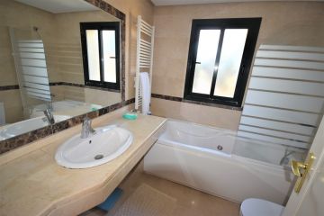 https://cdn.resales-online.com/public/92cqrna9i0/properties/revcsxpkdsddfyi/w1200/6-241328e1bcc9c0d8ce1222beb6c967a8.jpg?v=1674664707