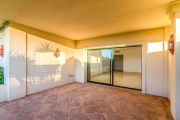 https://cdn.resales-online.com/public/41nkvvtlj3/properties/48d3b8bce2c211eaa55506907717b01e/w1200/14-d70dc3102c00d7be0e872dfe1c1f86d7.jpg?v=1673606117