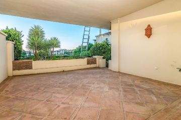 https://cdn.resales-online.com/public/41nkvvtlj3/properties/48d3b8bce2c211eaa55506907717b01e/w1200/19-d0ed7da2012a09046d307c195d98e7d6.jpg?v=1674843397