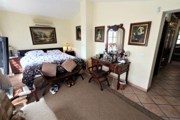https://cdn.resales-online.com/public/swt24est18/properties/01f40c19a13411eba13006b3c6b82ba8/w1200/24-613bbc26f32d7013d348ef202dd30a43.jpg?v=1618910686