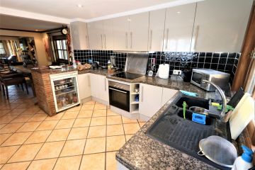 https://cdn.resales-online.com/public/swt24est18/properties/01f40c19a13411eba13006b3c6b82ba8/w1200/26-c684a62c9f160a1f90904dd925da0645.jpg?v=1618910686