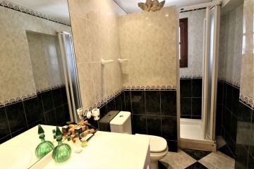 https://cdn.resales-online.com/public/swt24est18/properties/01f40c19a13411eba13006b3c6b82ba8/w1200/29-7c2f312881aea9bbe9ddaeb9640e2c9a.jpg?v=1618910686