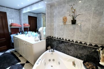 https://cdn.resales-online.com/public/swt24est18/properties/01f40c19a13411eba13006b3c6b82ba8/w1200/30-5e8634ec9576c9ad4825a6dec5b5d375.jpg?v=1618910686