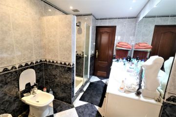 https://cdn.resales-online.com/public/swt24est18/properties/01f40c19a13411eba13006b3c6b82ba8/w1200/31-5e8b9eb86a2d455eeaf43a7bbf3ccd12.jpg?v=1618910686