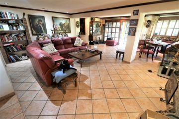 https://cdn.resales-online.com/public/swt24est18/properties/01f40c19a13411eba13006b3c6b82ba8/w1200/8-e64a9055bba3e77ac8aca3b893cdf826.jpg?v=1618910686