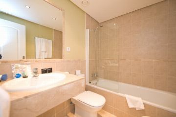https://cdn.resales-online.com/public/qqjj8eevfi/properties/brhjeqtjdxnjlmy/w1200/7-aa4cc561180b369757c0bb4af9886cd3.jpg?v=1620386533