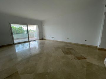 https://cdn.resales-online.com/public/37tsjednf8/properties/ofrzjtrllamptci/w1200/26-c684a62c9f160a1f90904dd925da0645.jpg?v=1663268000