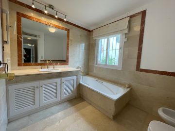https://cdn.resales-online.com/public/37tsjednf8/properties/ofrzjtrllamptci/w1200/30-5e8634ec9576c9ad4825a6dec5b5d375.jpg?v=1663268000