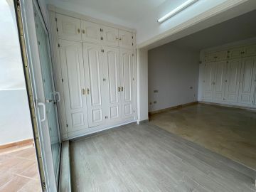 https://cdn.resales-online.com/public/37tsjednf8/properties/ofrzjtrllamptci/w1200/32-e7f90ea5feef5e01d64d74d6b6d8a834.jpg?v=1663268000