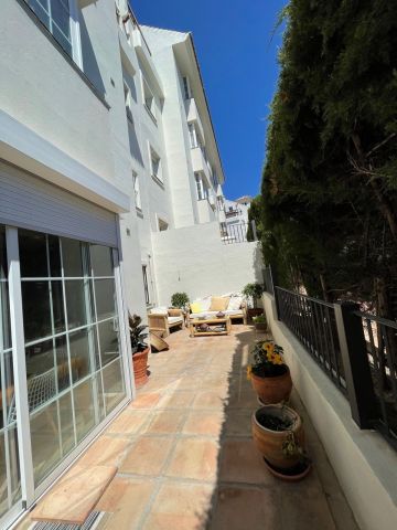 https://cdn.resales-online.com/public/37tsjednf8/properties/ofrzjtrllamptci/w1200/8-e64a9055bba3e77ac8aca3b893cdf826.jpg?v=1620833509