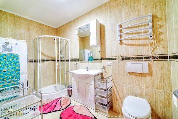 https://cdn.resales-online.com/public/mq0hn394pf/properties/38f1408cbe2011eba29706b3c6b82ba8/w1200/13-5fd73dea700db77384c091ca9818b1a9.jpg?v=1622040261