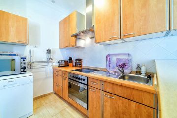 https://cdn.resales-online.com/public/mq0hn394pf/properties/38f1408cbe2011eba29706b3c6b82ba8/w1200/10-bb915d1cb19341576dcdc994b81ab9c5.jpg?v=1622040261