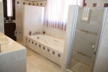 https://cdn.resales-online.com/public/t2k3jmpl4k/properties/bwklyvekjmnrdyg/w1200/18-cc72f169493c096e712837ff5d8b6e41.jpg?v=1664890384