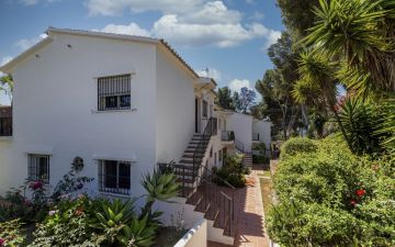 https://cdn.resales-online.com/public/i4dq5ie7sz/properties/060816e5cd6311ebb6210a373a7af228/w1200/13-5fd73dea700db77384c091ca9818b1a9.jpg?v=1624353784