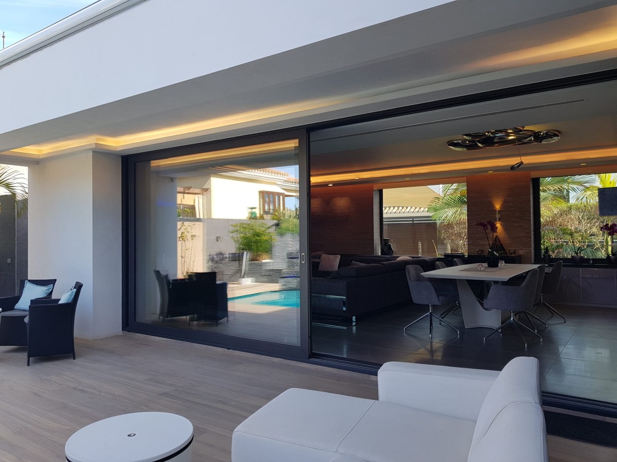 https://cdn.resales-online.com/public/6pcoehzhpl/properties/bb52989ed34411eb8690027930b309ea/w1200/20-d1f7658cbe4ba6cd8666fec30fba80ad.jpg?v=1624445187
