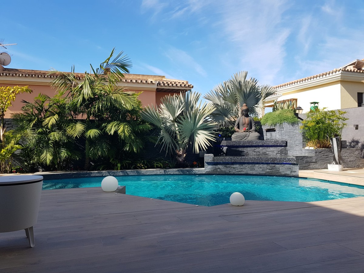 https://cdn.resales-online.com/public/6pcoehzhpl/properties/bb52989ed34411eb8690027930b309ea/w1200/3-e898b2bb2a2fdfd06d2c39894dce8316.jpg?v=1624445187