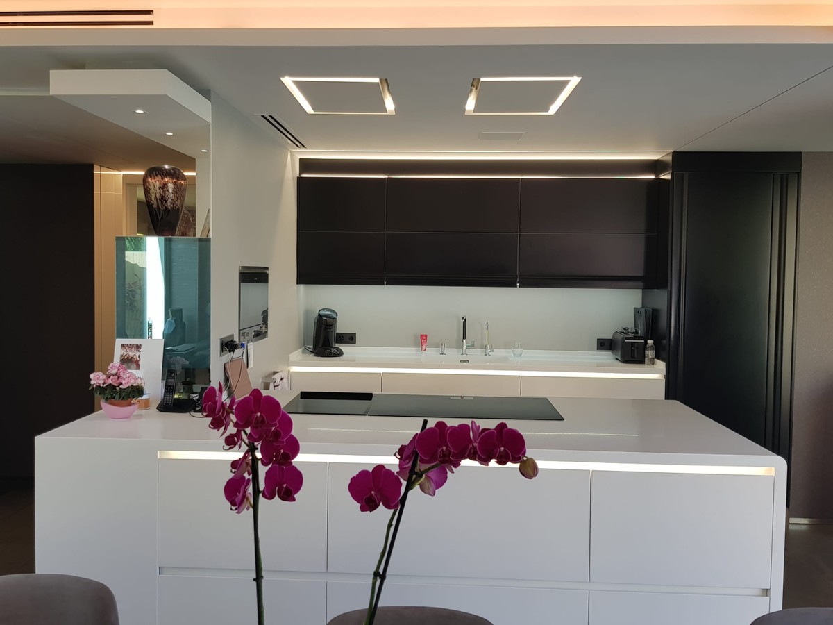 https://cdn.resales-online.com/public/6pcoehzhpl/properties/bb52989ed34411eb8690027930b309ea/w1200/9-467d0cee5b725f3ef65f102a0c2e69c0.jpg?v=1624445187