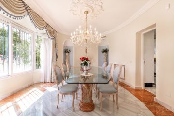 https://cdn.resales-online.com/public/cui3rrn6m1/properties/19805848cdad11ea9db906907717b01e/w1200/7-aa4cc561180b369757c0bb4af9886cd3.jpg?v=1613728827