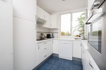 https://cdn.resales-online.com/public/c88dbhn0s9/properties/16c52a22fb8b11ebaa340217bc231ef4/w1200/12-53013098fcab6c38b1379cd33298e050.jpg?v=1628792196