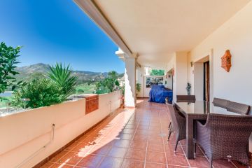 https://cdn.resales-online.com/public/iehb4l0uli/properties/812d9a6c5e8111eba13006b3c6b82ba8/w1200/3-e898b2bb2a2fdfd06d2c39894dce8316.jpg?v=1612781603
