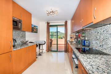 https://cdn.resales-online.com/public/iehb4l0uli/properties/812d9a6c5e8111eba13006b3c6b82ba8/w1200/6-241328e1bcc9c0d8ce1222beb6c967a8.jpg?v=1612781603