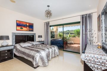 https://cdn.resales-online.com/public/iehb4l0uli/properties/812d9a6c5e8111eba13006b3c6b82ba8/w1200/8-e64a9055bba3e77ac8aca3b893cdf826.jpg?v=1612781603