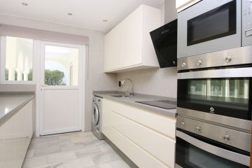 https://cdn.resales-online.com/public/44uk40isfr/properties/88c4dd94072111eba13006b3c6b82ba8/w1200/11-20939a0134ad724a8cb2a801094d15a4.jpg?v=1629305133