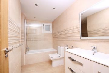 https://cdn.resales-online.com/public/44uk40isfr/properties/88c4dd94072111eba13006b3c6b82ba8/w1200/13-5fd73dea700db77384c091ca9818b1a9.jpg?v=1629305133