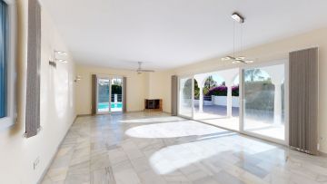 https://cdn.resales-online.com/public/44uk40isfr/properties/88c4dd94072111eba13006b3c6b82ba8/w1200/20-d1f7658cbe4ba6cd8666fec30fba80ad.jpg?v=1629305133