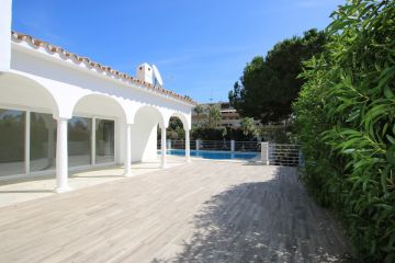 https://cdn.resales-online.com/public/44uk40isfr/properties/88c4dd94072111eba13006b3c6b82ba8/w1200/3-e898b2bb2a2fdfd06d2c39894dce8316.jpg?v=1629305133