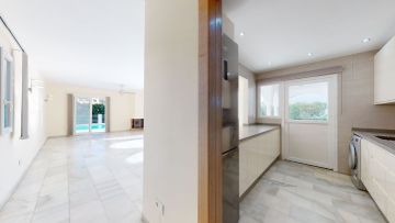 https://cdn.resales-online.com/public/44uk40isfr/properties/88c4dd94072111eba13006b3c6b82ba8/w1200/22-bcf8e6250e0bab365f900a8ac31ac040.jpg?v=1629305133
