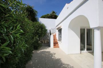 https://cdn.resales-online.com/public/44uk40isfr/properties/88c4dd94072111eba13006b3c6b82ba8/w1200/4-c23c0f86247804fa50226aecd8b0b2c8.jpg?v=1629305133