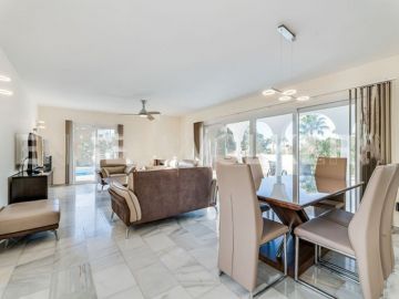 https://cdn.resales-online.com/public/44uk40isfr/properties/88c4dd94072111eba13006b3c6b82ba8/w1200/7-aa4cc561180b369757c0bb4af9886cd3.jpg?v=1629305133