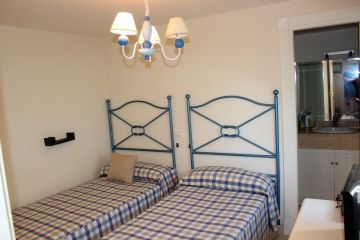 https://cdn.resales-online.com/public/mctc7u3l3g/properties/gquydtmvyexqnrv/w1200/13-5fd73dea700db77384c091ca9818b1a9.jpg?v=1610115202