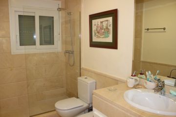 https://cdn.resales-online.com/public/mctc7u3l3g/properties/gquydtmvyexqnrv/w1200/14-d70dc3102c00d7be0e872dfe1c1f86d7.jpg?v=1610115202