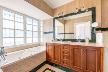 https://cdn.resales-online.com/public/0741nl4ih1/properties/2617daaa000511ecaa340217bc231ef4/w1200/24-613bbc26f32d7013d348ef202dd30a43.jpg?v=1629283021