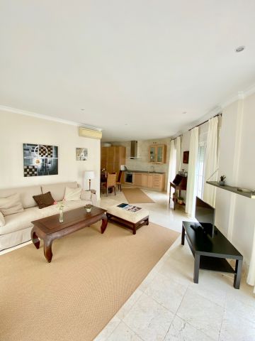 https://cdn.resales-online.com/public/au6iw07ykq/properties/7f36e25d04e411ecaa340217bc231ef4/w1200/5-3595ad71cbd87be6c3643a4285ef4791.jpg?v=1629898679