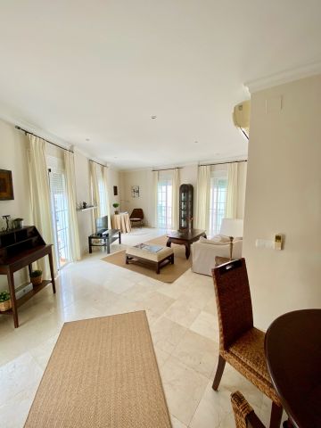 https://cdn.resales-online.com/public/au6iw07ykq/properties/7f36e25d04e411ecaa340217bc231ef4/w1200/6-241328e1bcc9c0d8ce1222beb6c967a8.jpg?v=1629898679