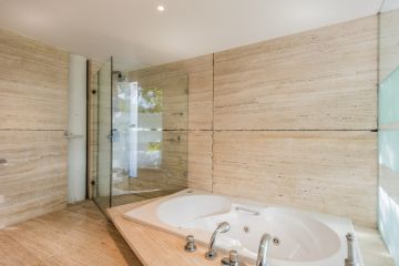 https://cdn.resales-online.com/public/s9unvkbr31/properties/6c6c7cf8d3b511ea9db906907717b01e/w1200/8-e64a9055bba3e77ac8aca3b893cdf826.jpg?v=1599226220
