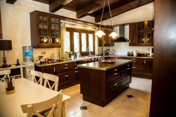https://cdn.resales-online.com/public/kjmc8cx76g/properties/de3150b00fb511ecaa340217bc231ef4/w1200/9-467d0cee5b725f3ef65f102a0c2e69c0.jpg?v=1631020832