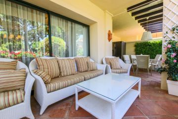 https://cdn.resales-online.com/public/tgsn5kpuas/properties/fad3f5f1108711ecaa340217bc231ef4/w1200/1-7980e48d732b6fc85c14b43b94d2aa54.jpg?v=1631097357