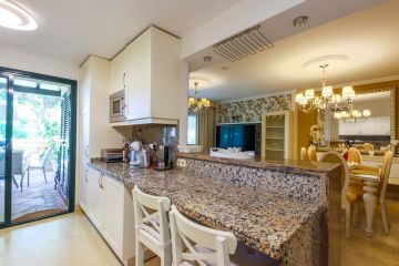 https://cdn.resales-online.com/public/tgsn5kpuas/properties/fad3f5f1108711ecaa340217bc231ef4/w1200/2-5bd7b9d04b45e33852eaf0ec6670150d.jpg?v=1631097357