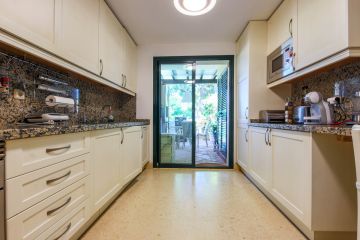 https://cdn.resales-online.com/public/tgsn5kpuas/properties/fad3f5f1108711ecaa340217bc231ef4/w1200/21-2c707e7c511429b4f8ec4ee5f221ddb6.jpg?v=1631097357