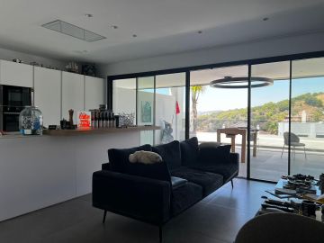 https://cdn.resales-online.com/public/sjfjhu3jtj/properties/1177e8eb1edb11eca97d0217bc231ef4/w1200/28-ef19a2c59920e2e087cd278a51b6dbf8.jpg?v=1659112727
