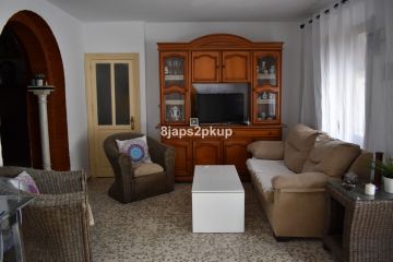 https://cdn.resales-online.com/public/8japs2pkup/properties/c27c624d204d11eca97d0217bc231ef4/w1200/6-241328e1bcc9c0d8ce1222beb6c967a8.jpg?v=1632832886